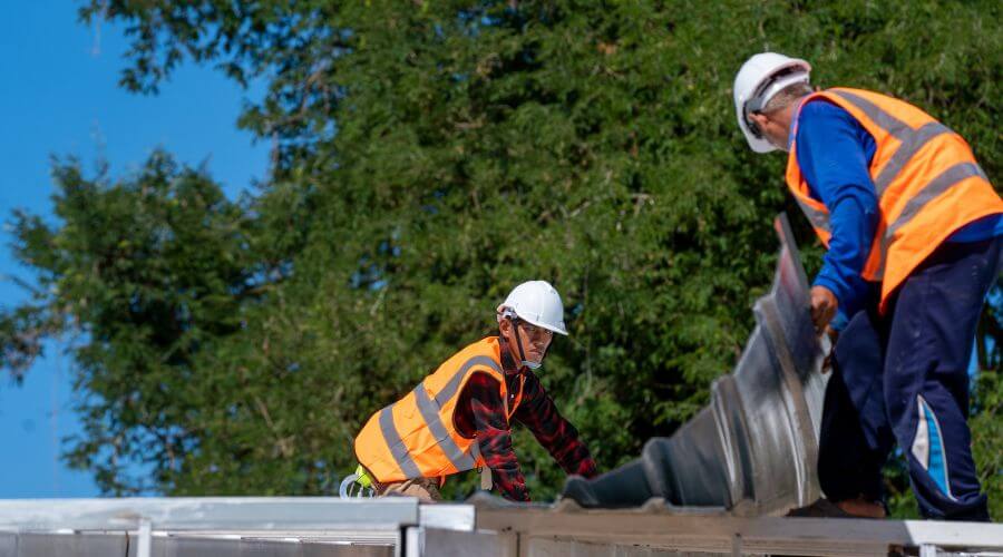 Professional gutter cleaning in Woodbury, NY